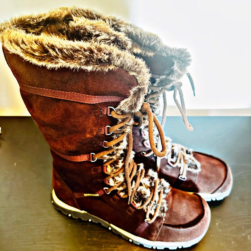 Skechers Leather Brown Faux Fur Winter Boots